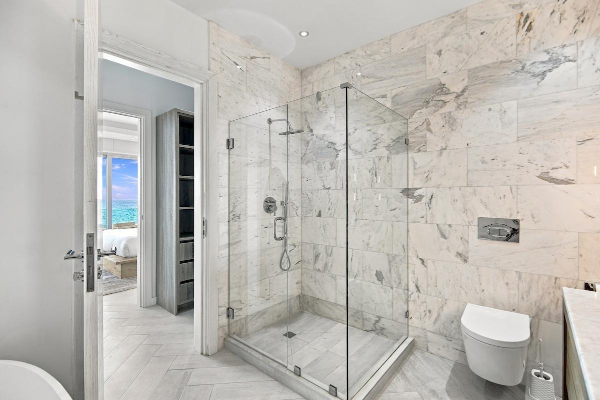 THE COVE, PALM CAY Unit: 208