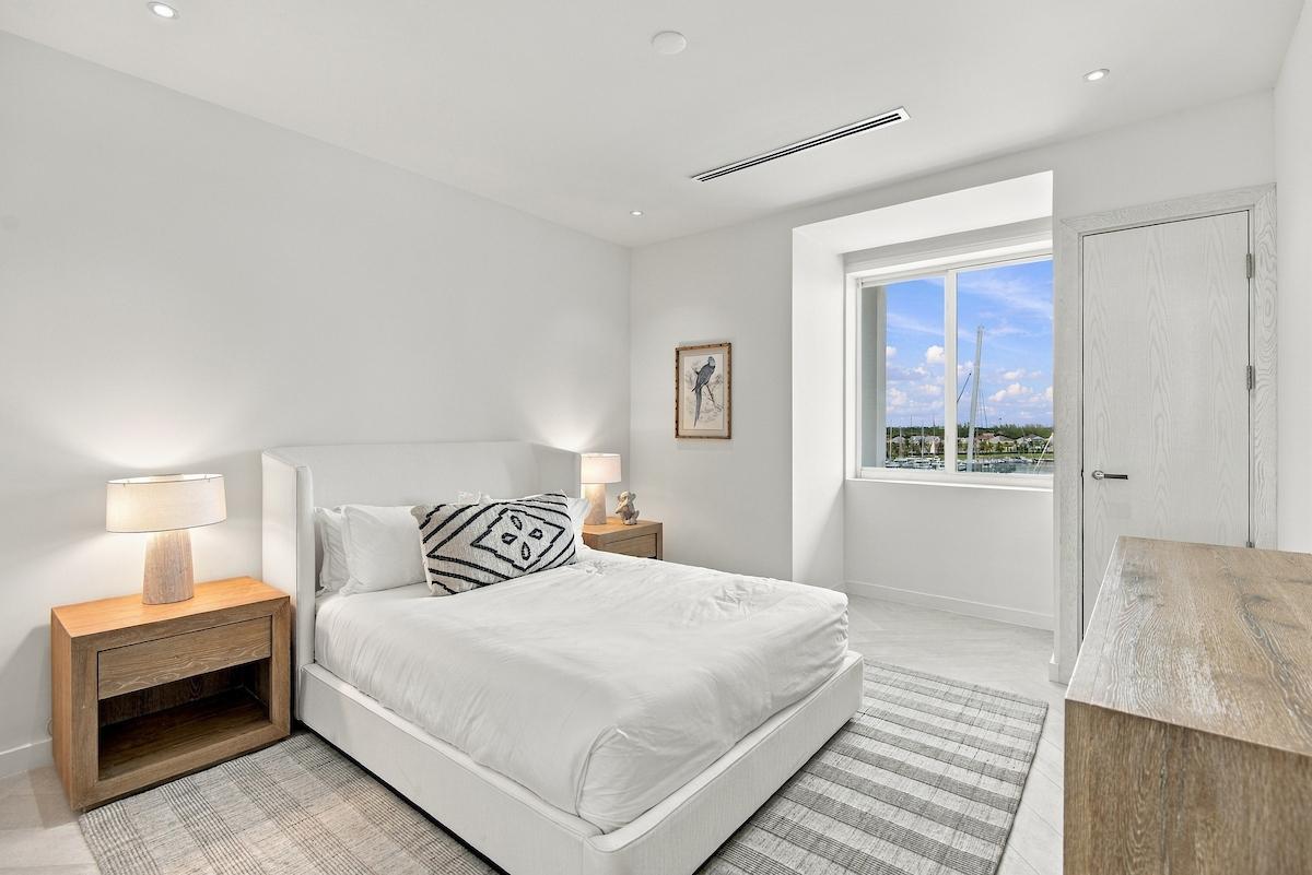 THE COVE, PALM CAY Unit: 208