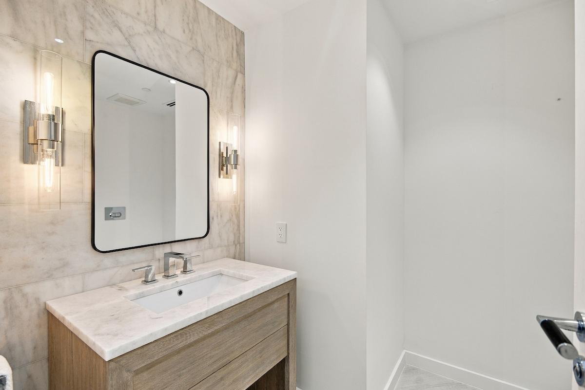 THE COVE, PALM CAY Unit: 208
