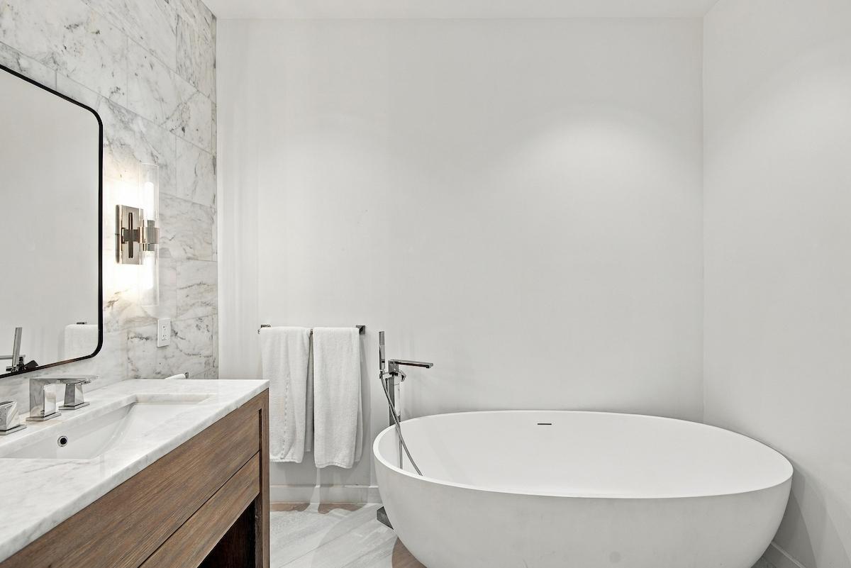 THE COVE, PALM CAY Unit: 208