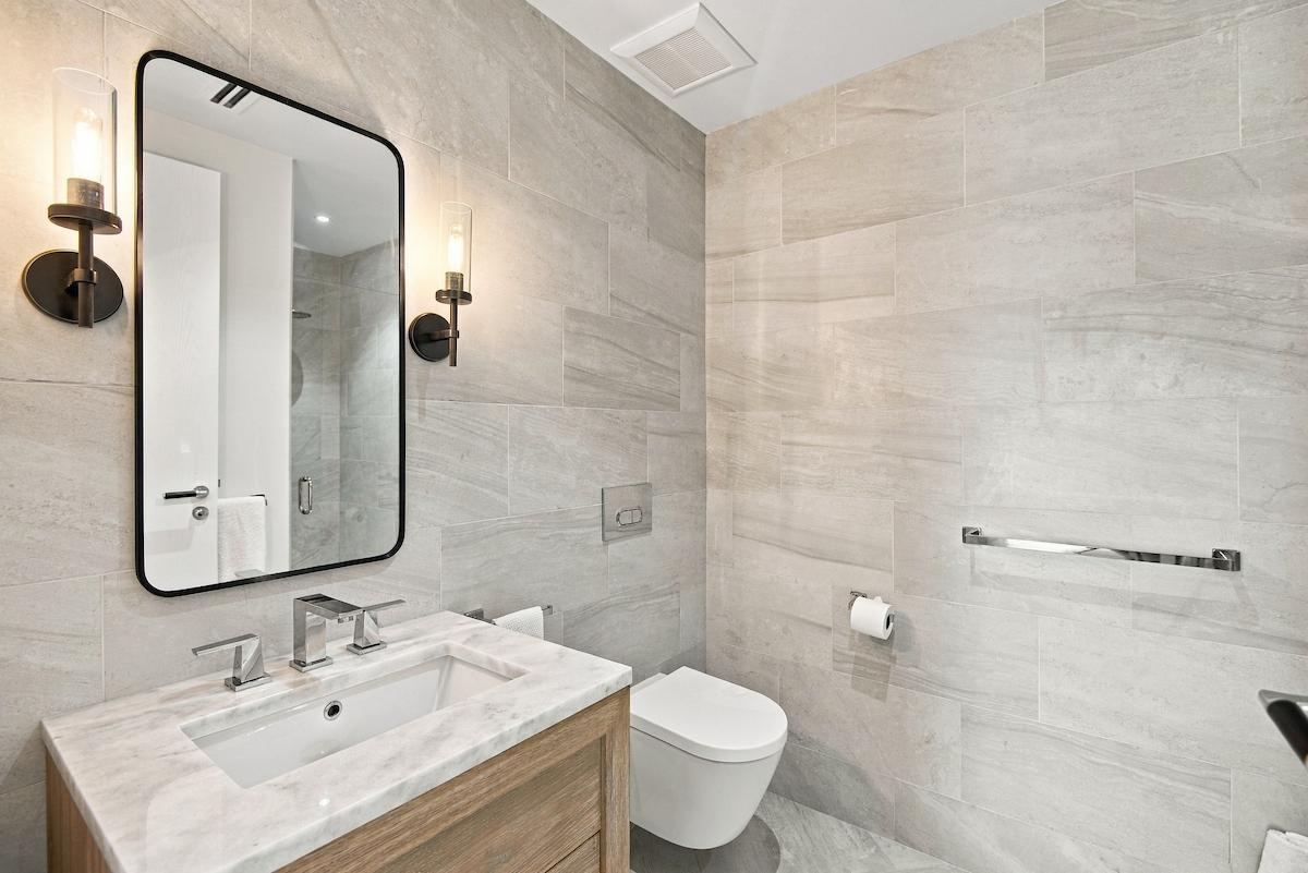 THE COVE, PALM CAY Unit: 208