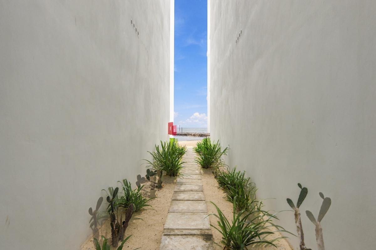 THE COVE, PALM CAY Unit: 208