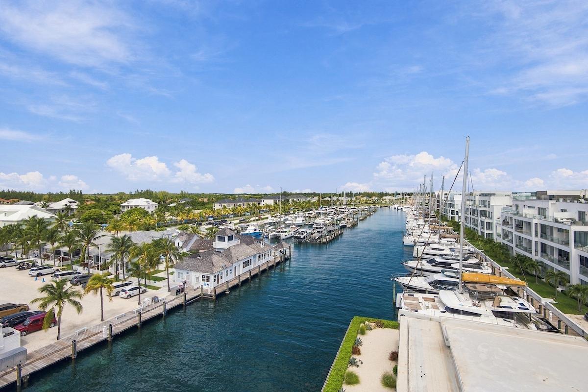 THE COVE, PALM CAY Unit: 208
