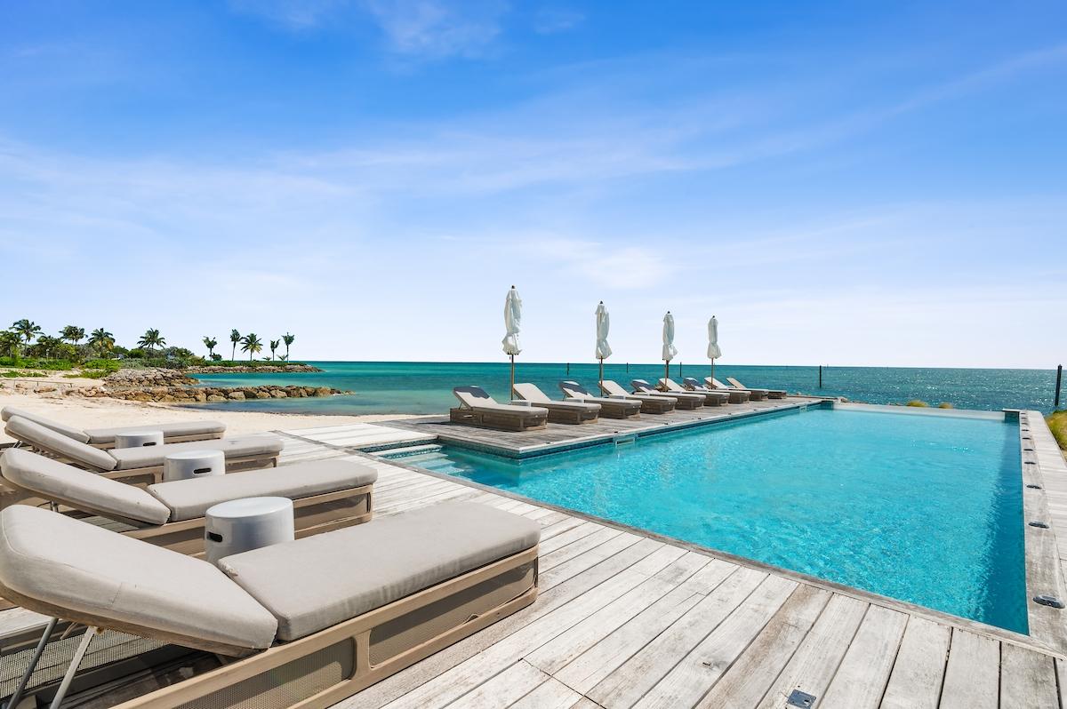 THE COVE, PALM CAY Unit: 208