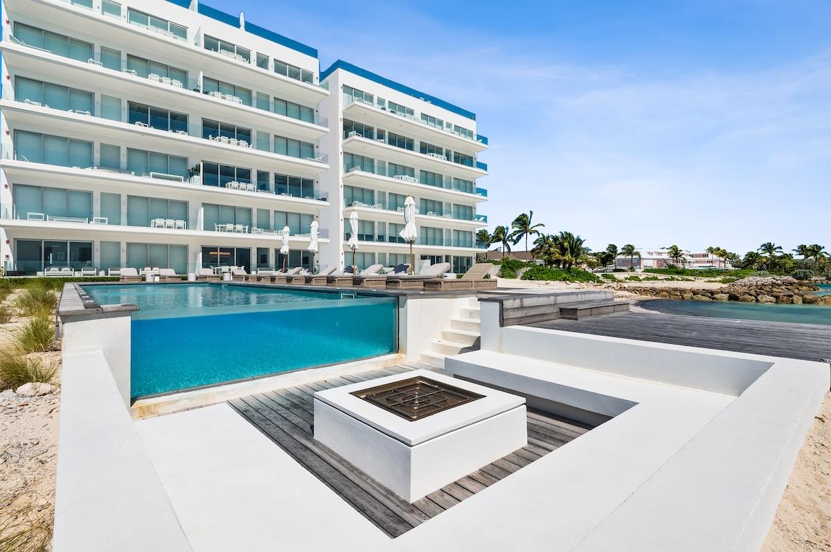 THE COVE, PALM CAY Unit: 208
