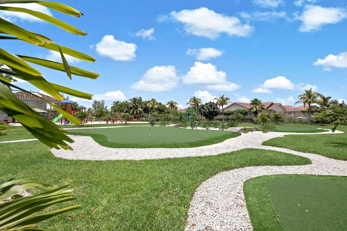THE COVE, PALM CAY Unit: 208