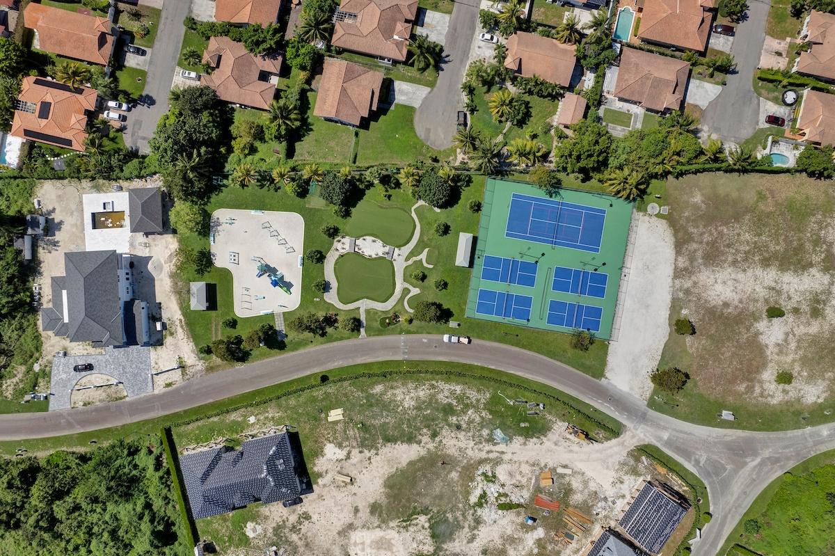 THE COVE, PALM CAY Unit: 208