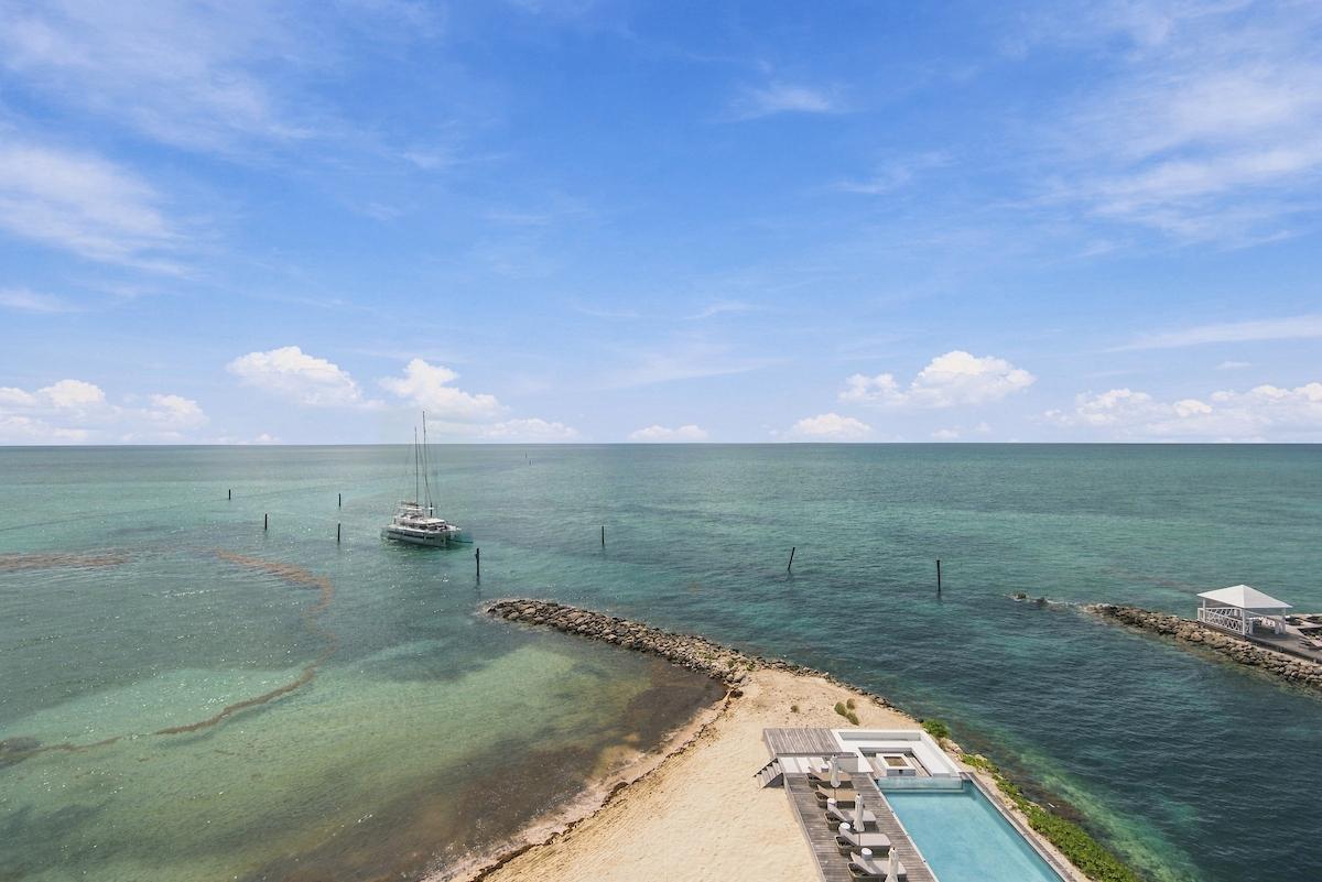 THE COVE, PALM CAY Unit: 208