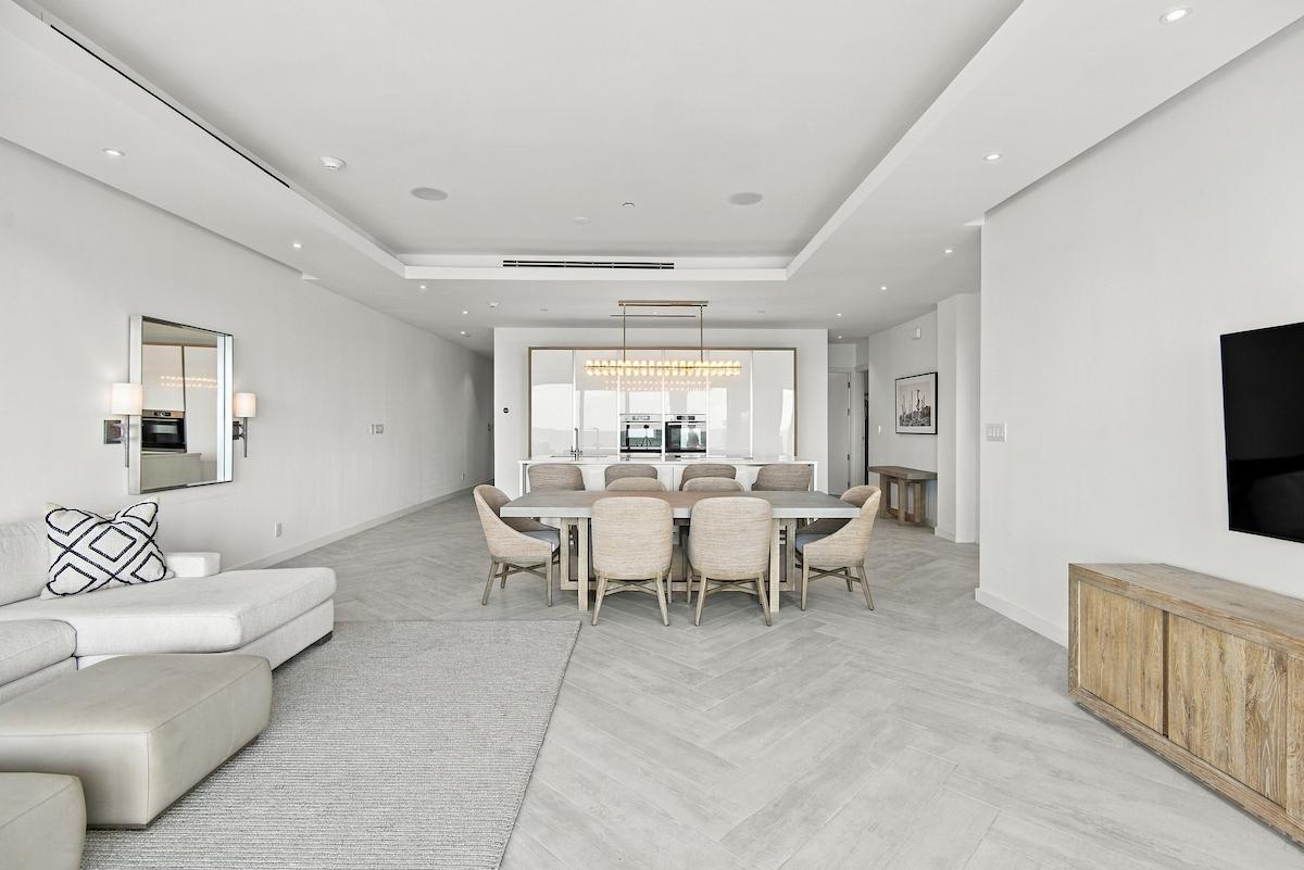 THE COVE, PALM CAY Unit: 208