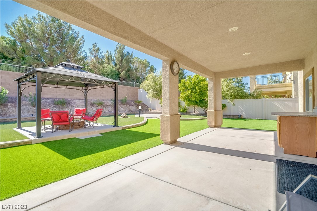 3217 Green Ice Avenue