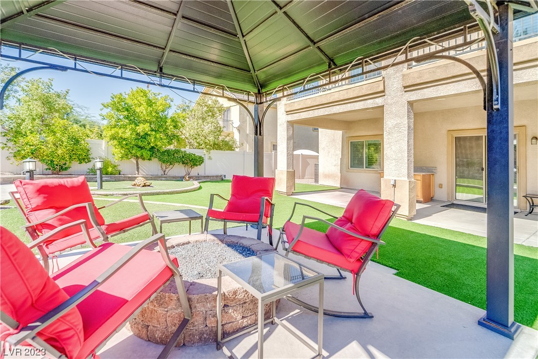 3217 Green Ice Avenue