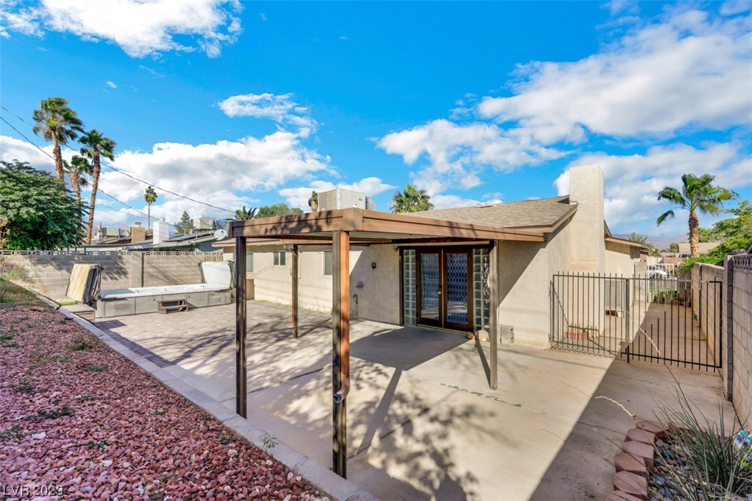 5905 Apple Valley Lane