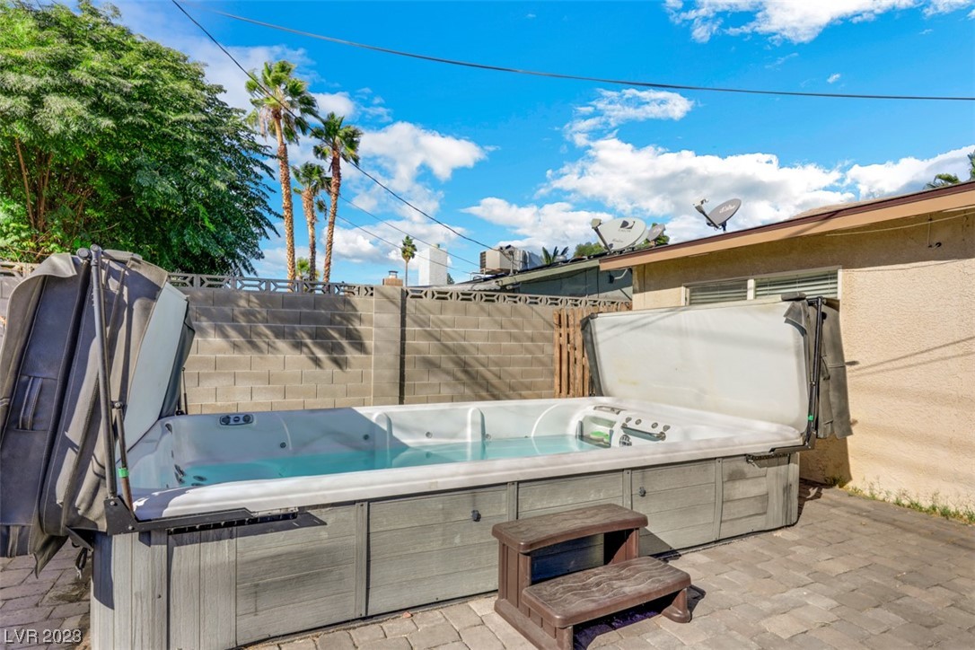 5905 Apple Valley Lane