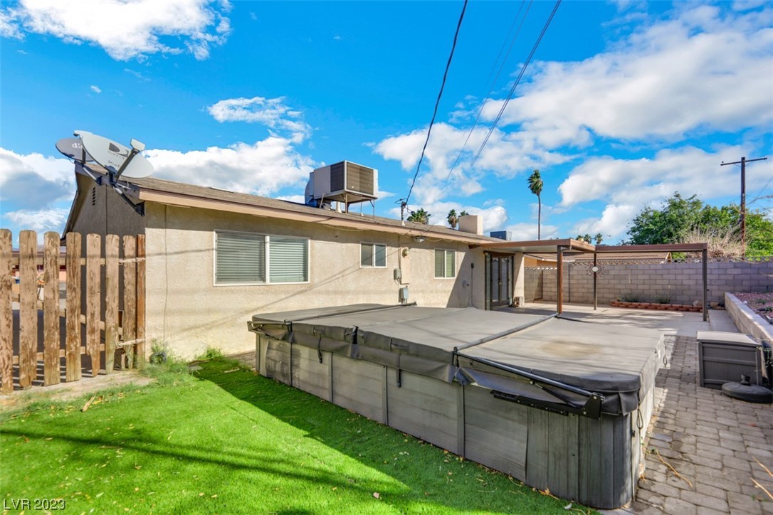 5905 Apple Valley Lane