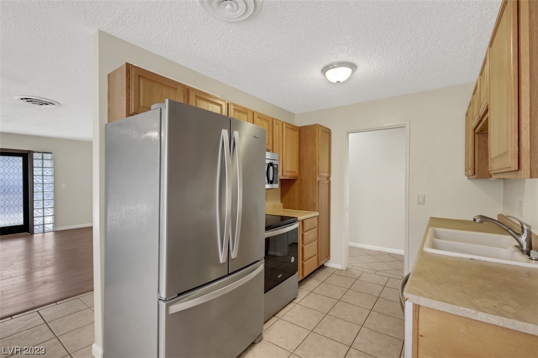 5905 Apple Valley Lane
