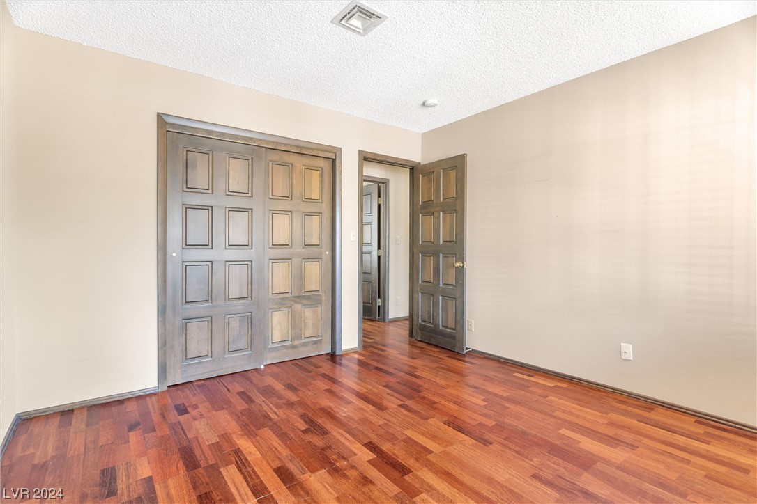 1000 Oak Tree Lane