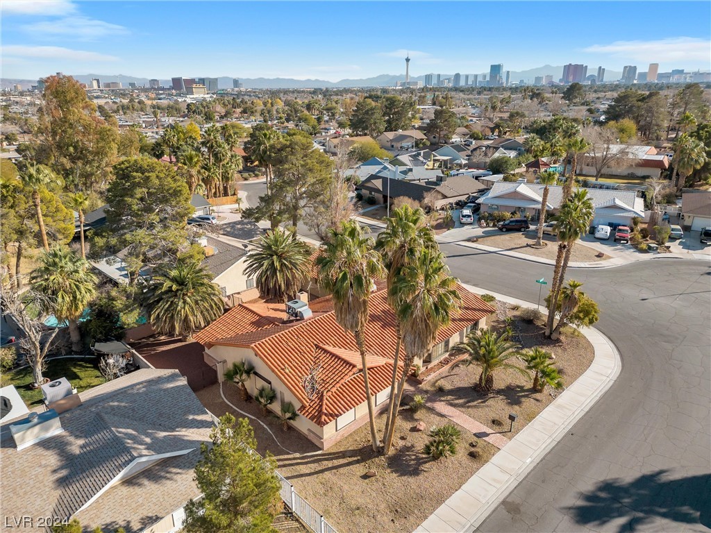1000 Oak Tree Lane