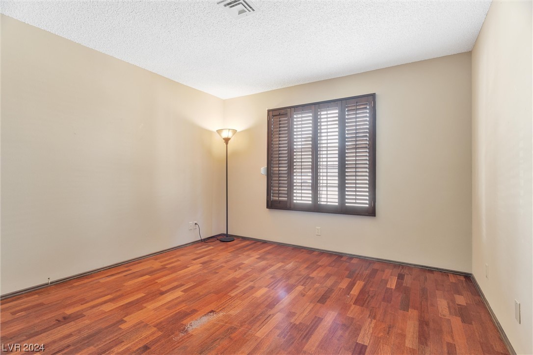 1000 Oak Tree Lane