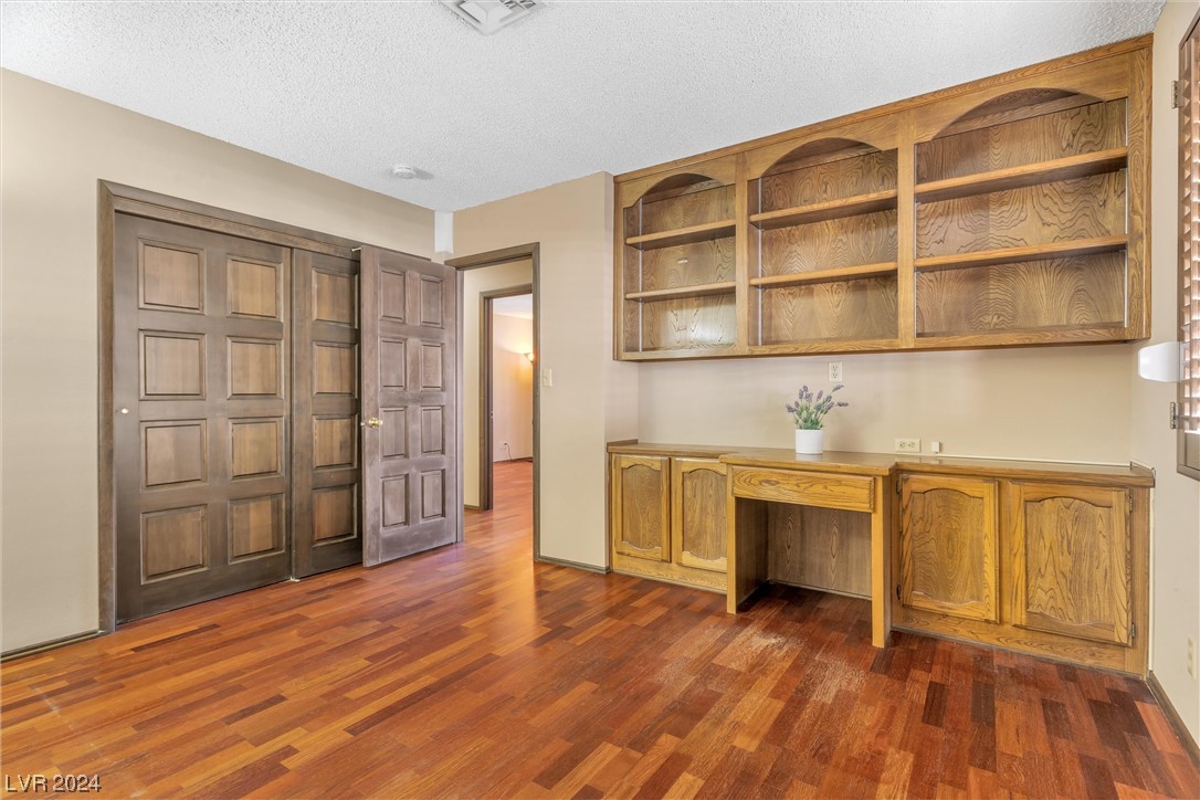 1000 Oak Tree Lane