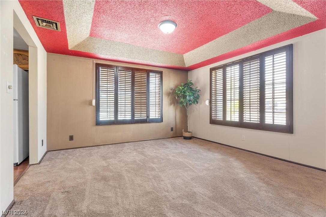1000 Oak Tree Lane