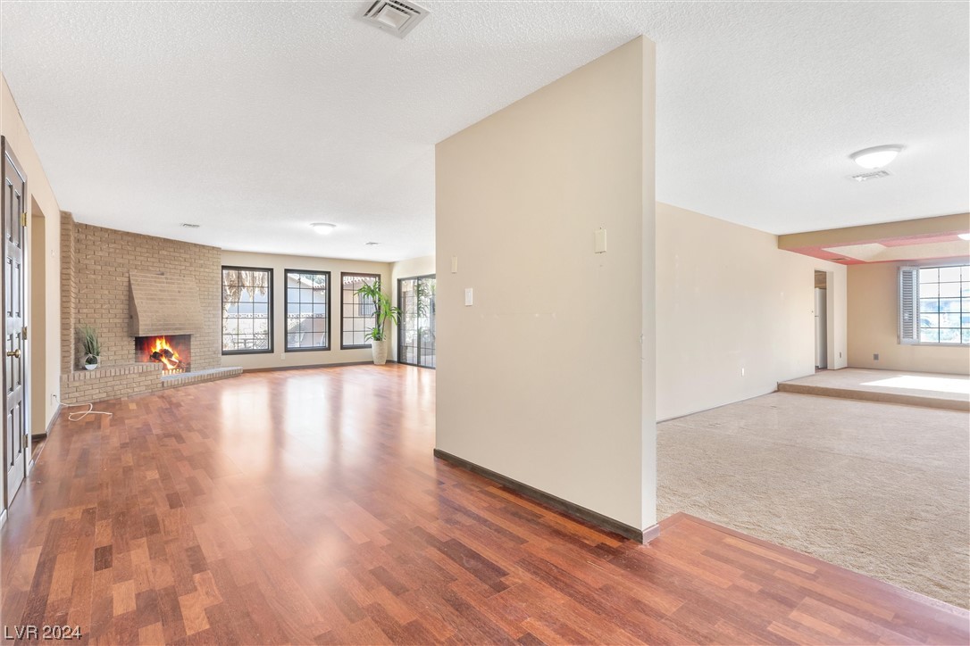 1000 Oak Tree Lane