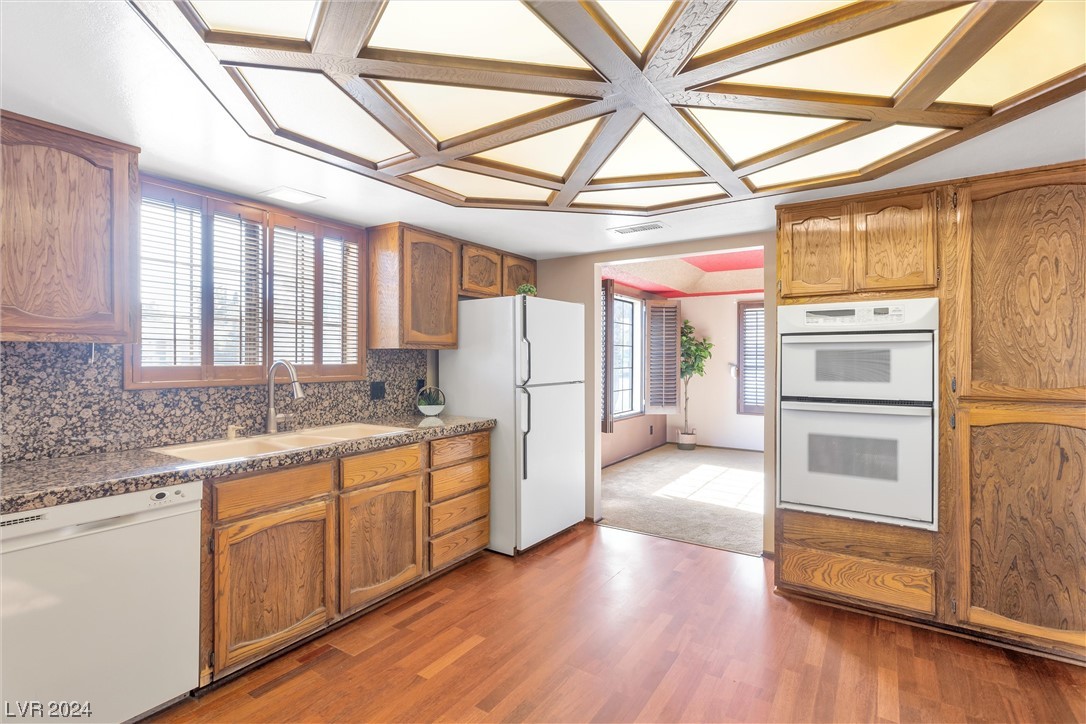 1000 Oak Tree Lane
