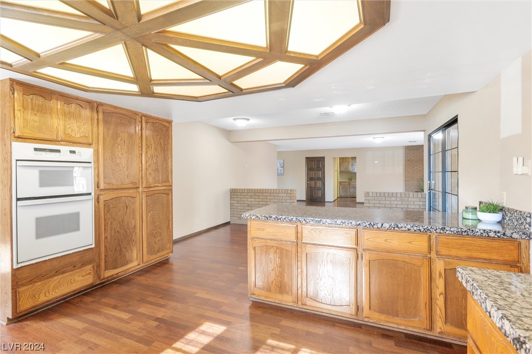 1000 Oak Tree Lane