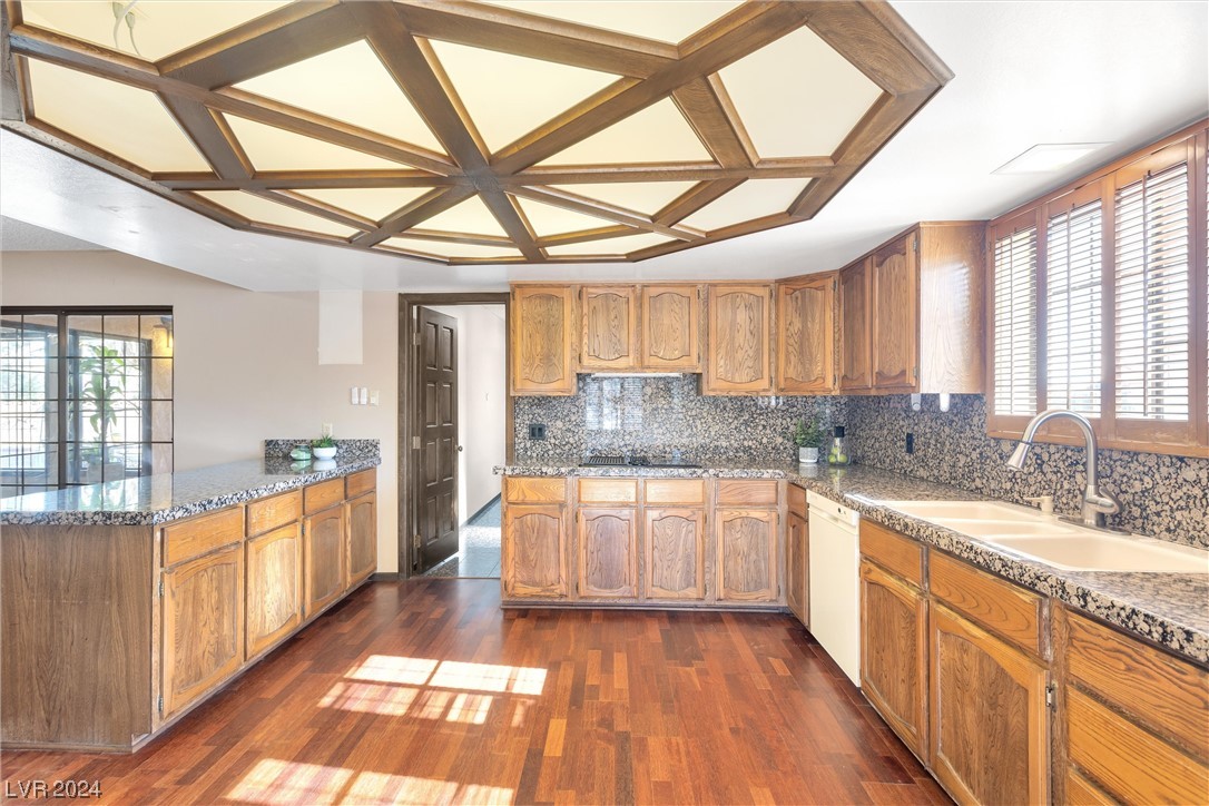1000 Oak Tree Lane