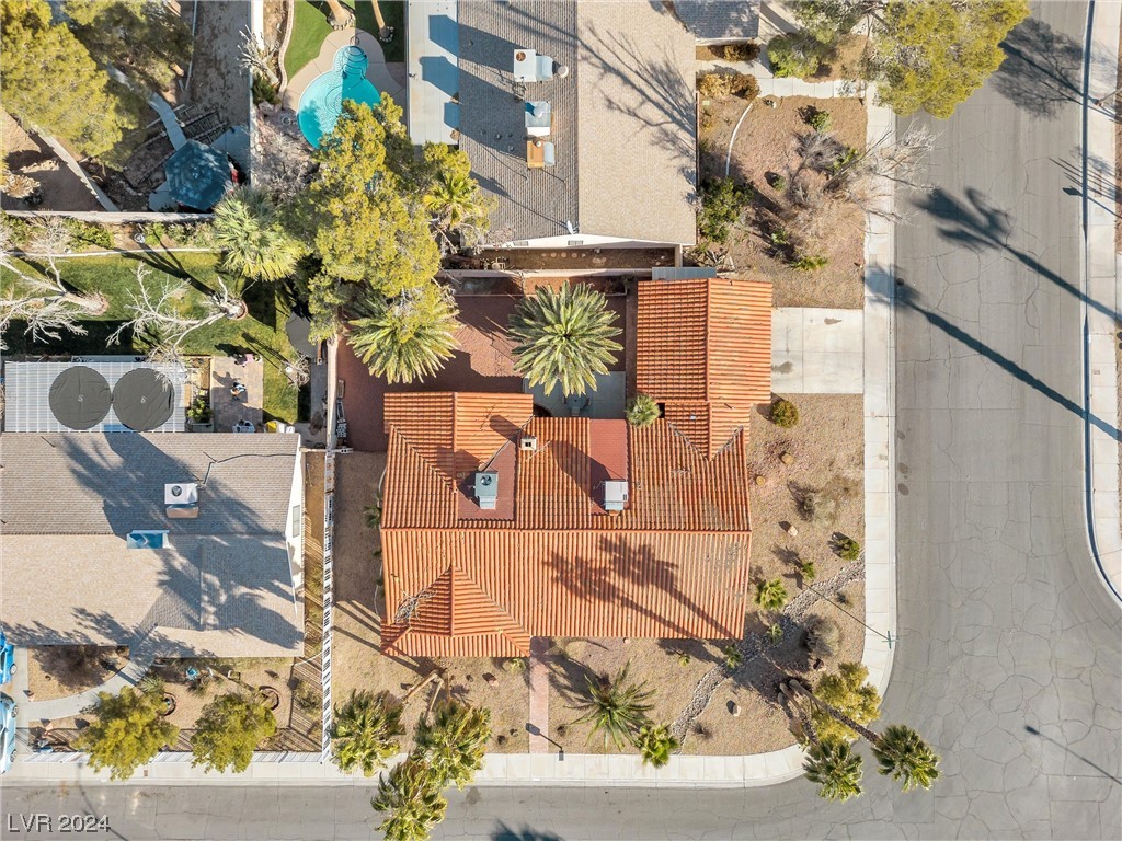 1000 Oak Tree Lane