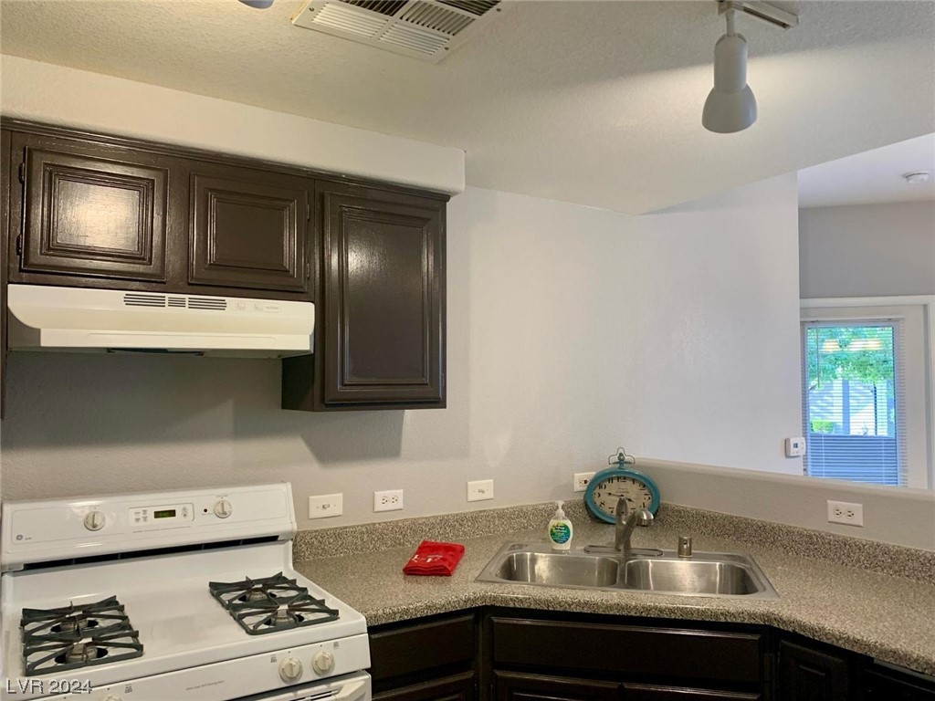 10245 South Maryland Parkway 162