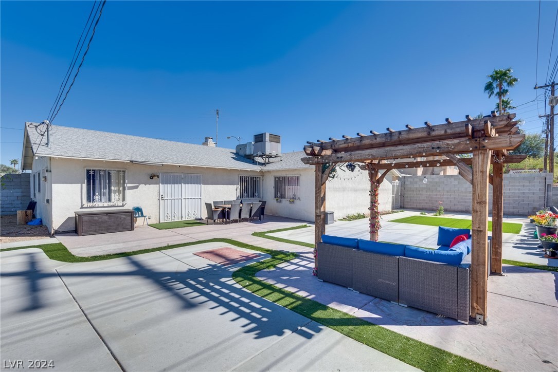 3855 Spencer Street
