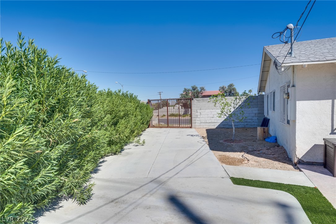 3855 Spencer Street