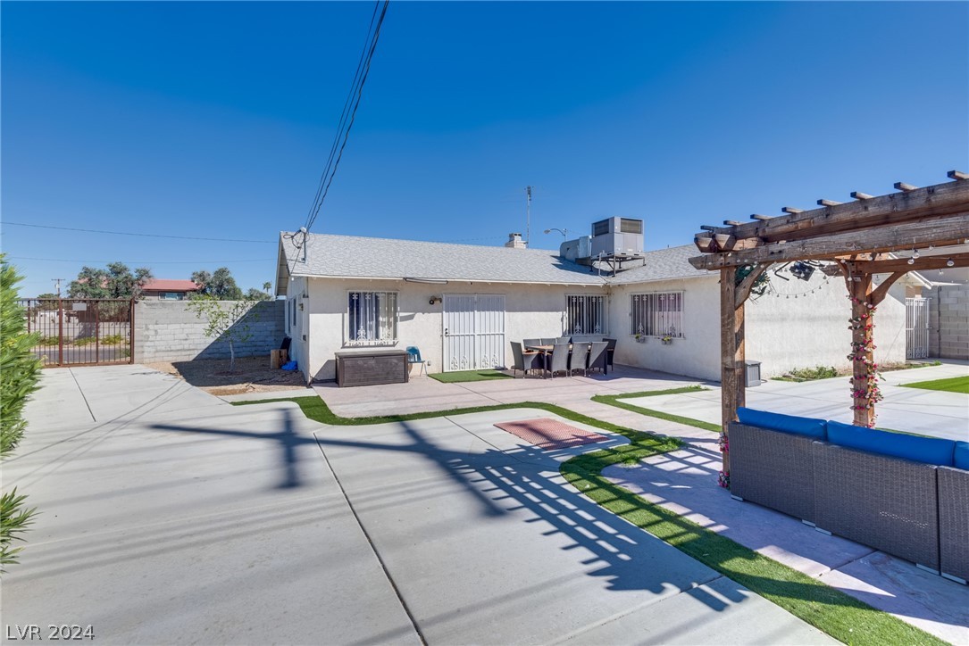 3855 Spencer Street