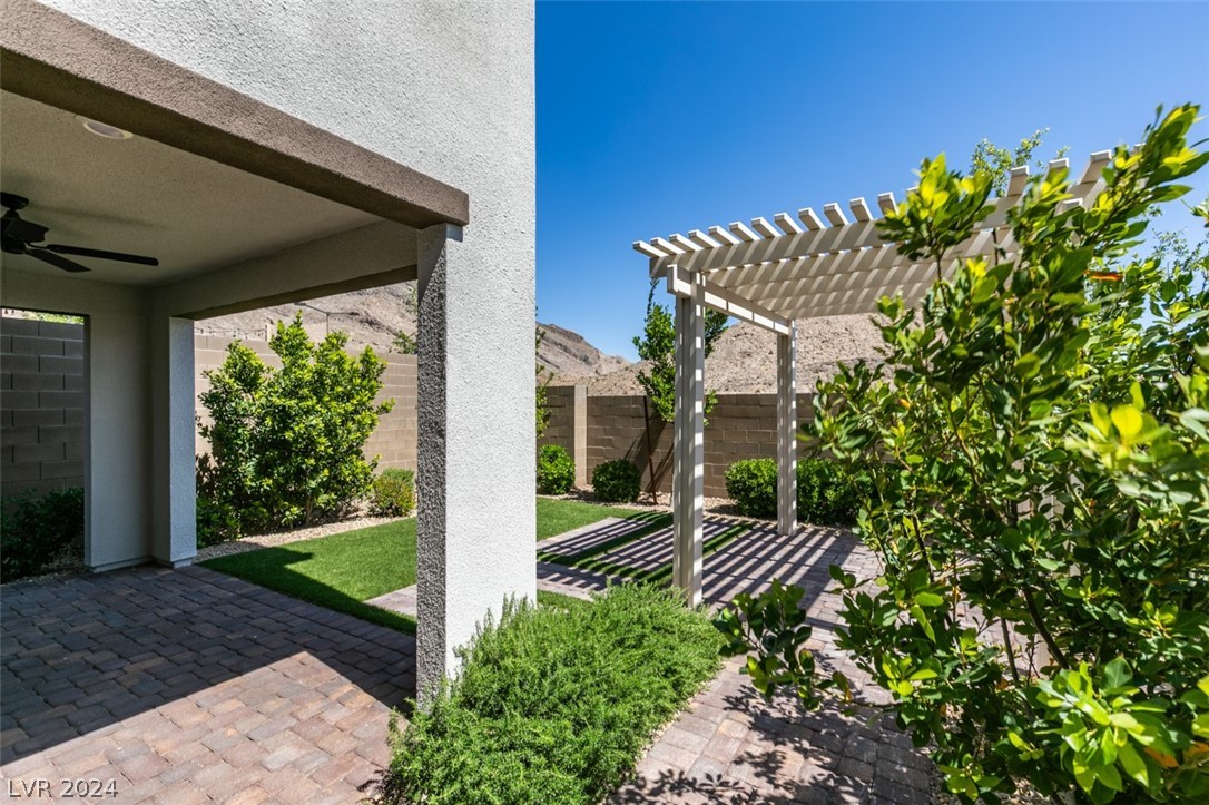 11528 Desert Hollow Avenue