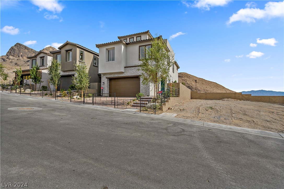 11528 Desert Hollow Avenue