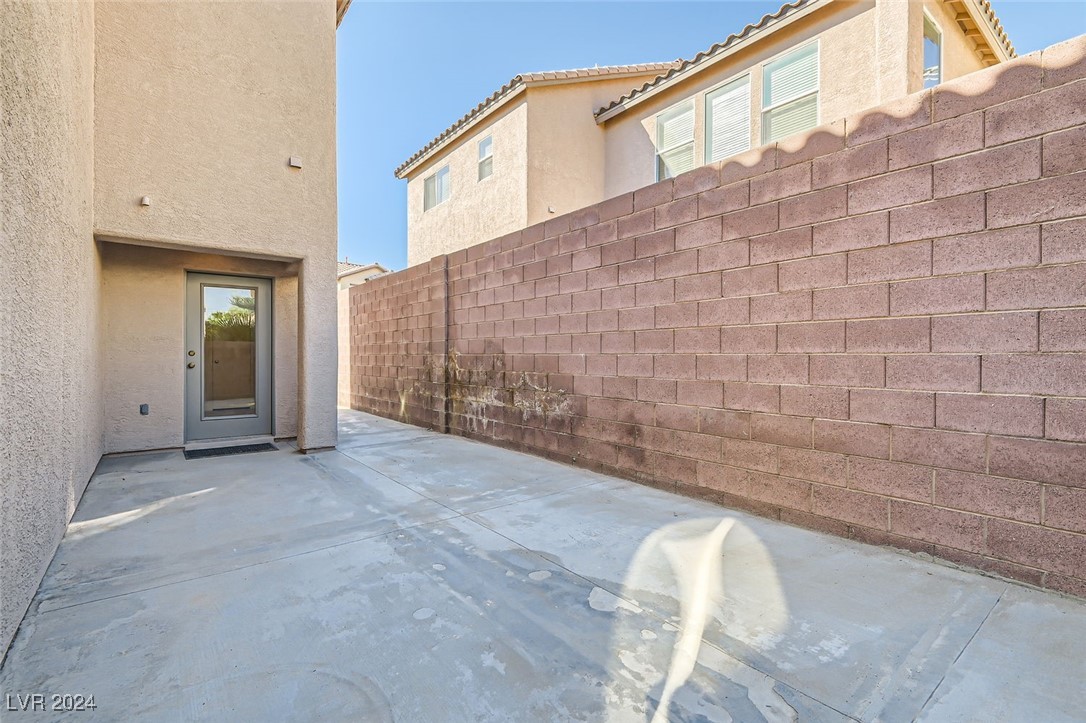 8085 Dutch Villas Street