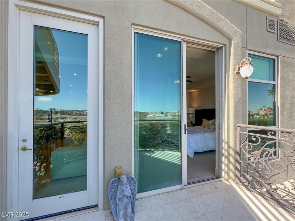 9101 Alta Drive 18