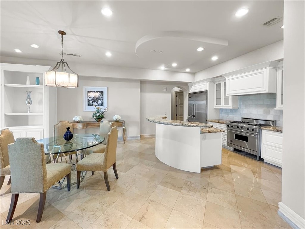 9101 Alta Drive 18