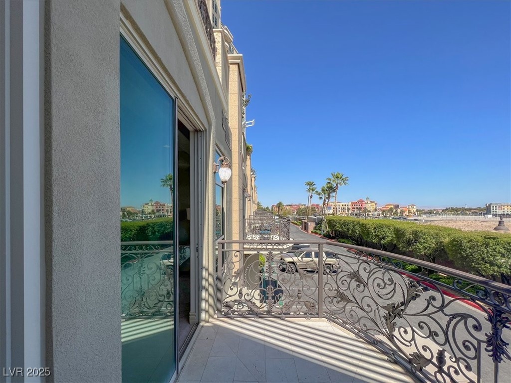 9101 Alta Drive 18