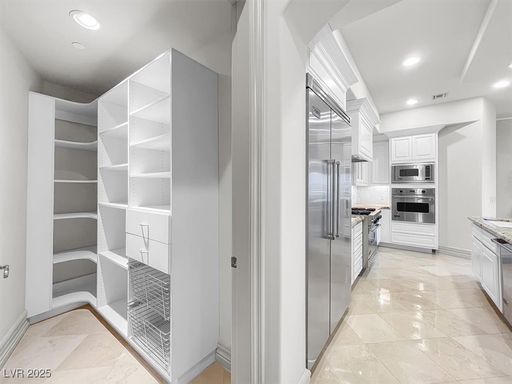 9101 Alta Drive 18