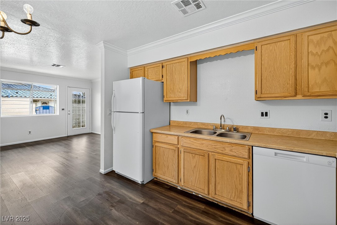 2132 Chertsey Drive B