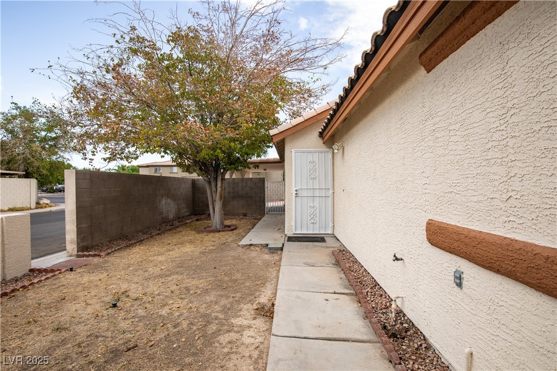 1654 Nesting Way