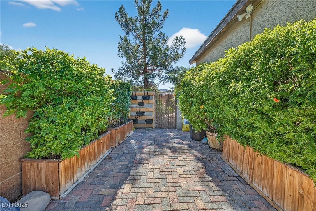 980 Upper Meadows Place