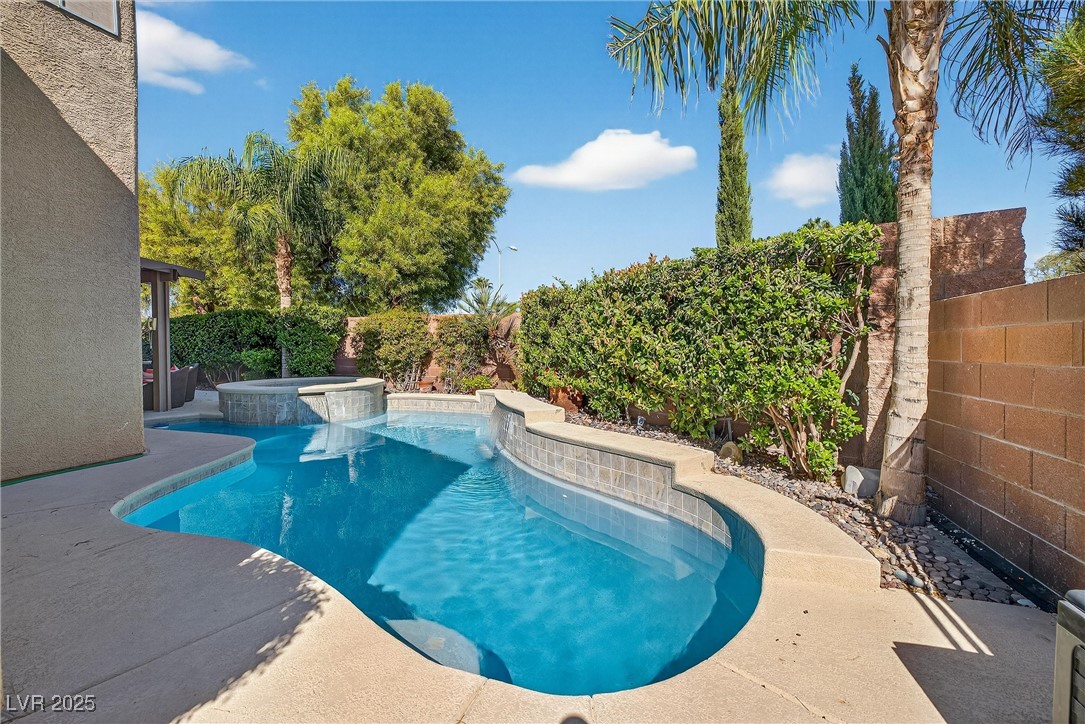 980 Upper Meadows Place