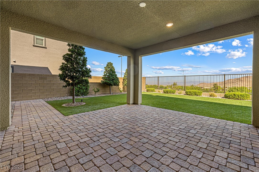 12415 Notch Trail Avenue