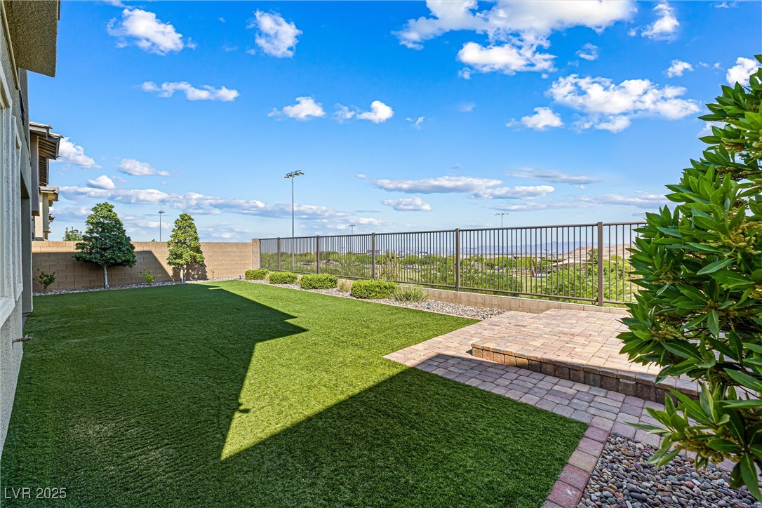 12415 Notch Trail Avenue