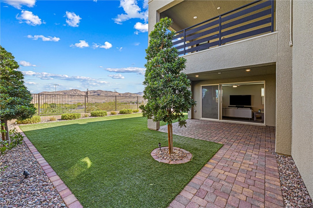 12415 Notch Trail Avenue