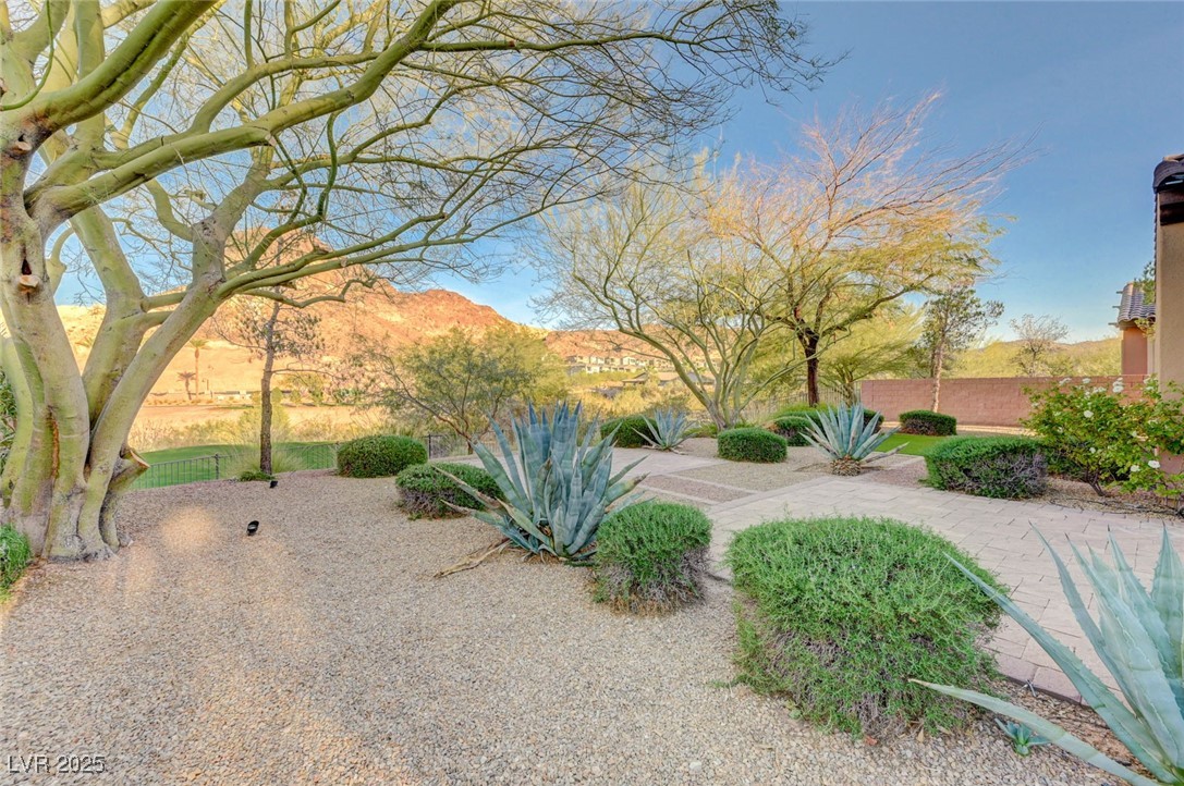 6 Lago Turchino Court