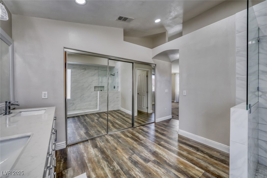 2412 La Sierra Street