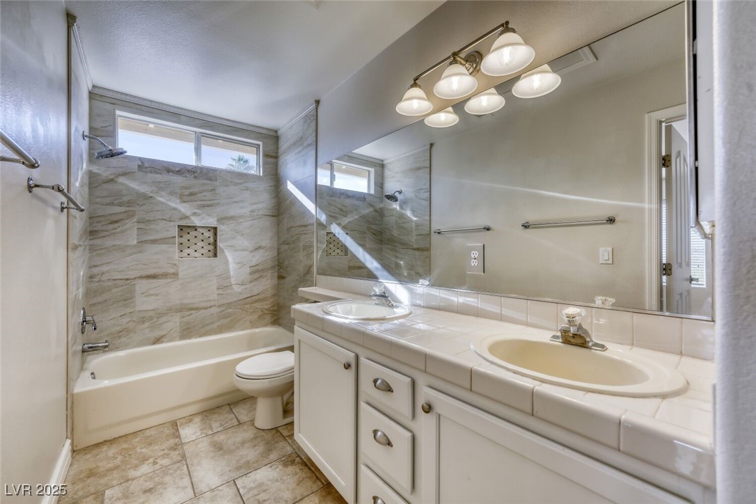 2412 La Sierra Street